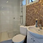 Houten Nabij Beekse Bergen Chalet Hilvarenbeek