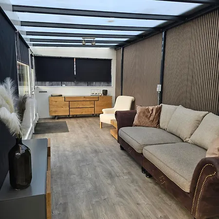 Houten Nabij Beekse Bergen Chalé *